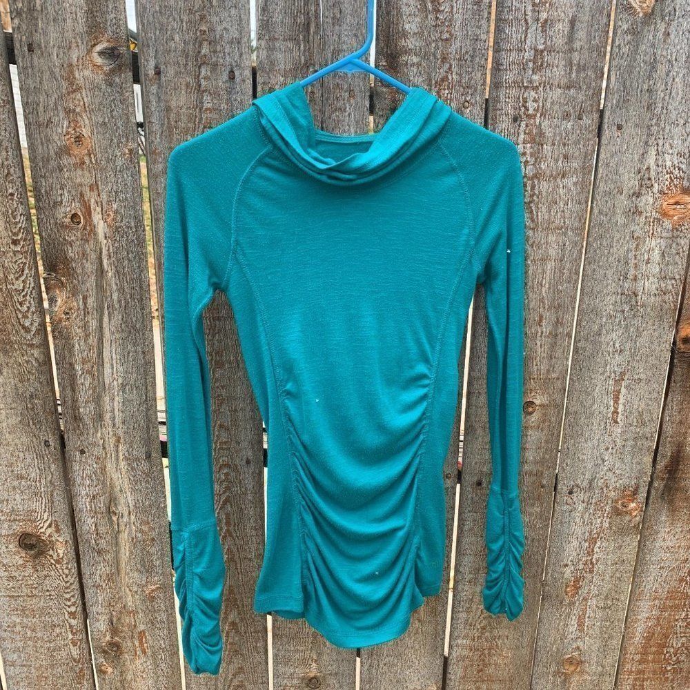 Maurices long sleeve fitted hooded tshirt jr small